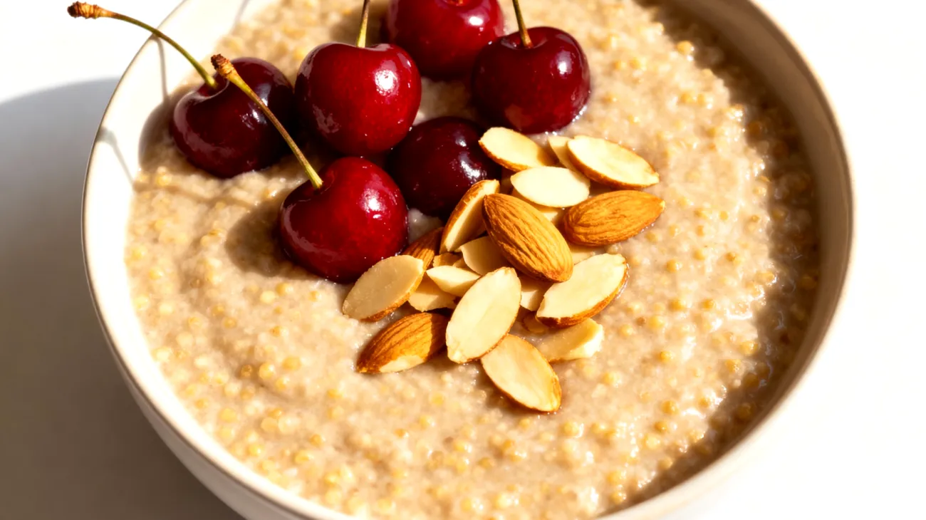 Amaranth-Quinoa-Pudding mit Kirschen und Mandeln"