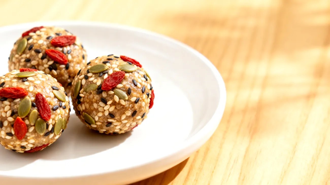 Quinoa-Energiekugeln mit Hanfsamen und Goji-Beeren"