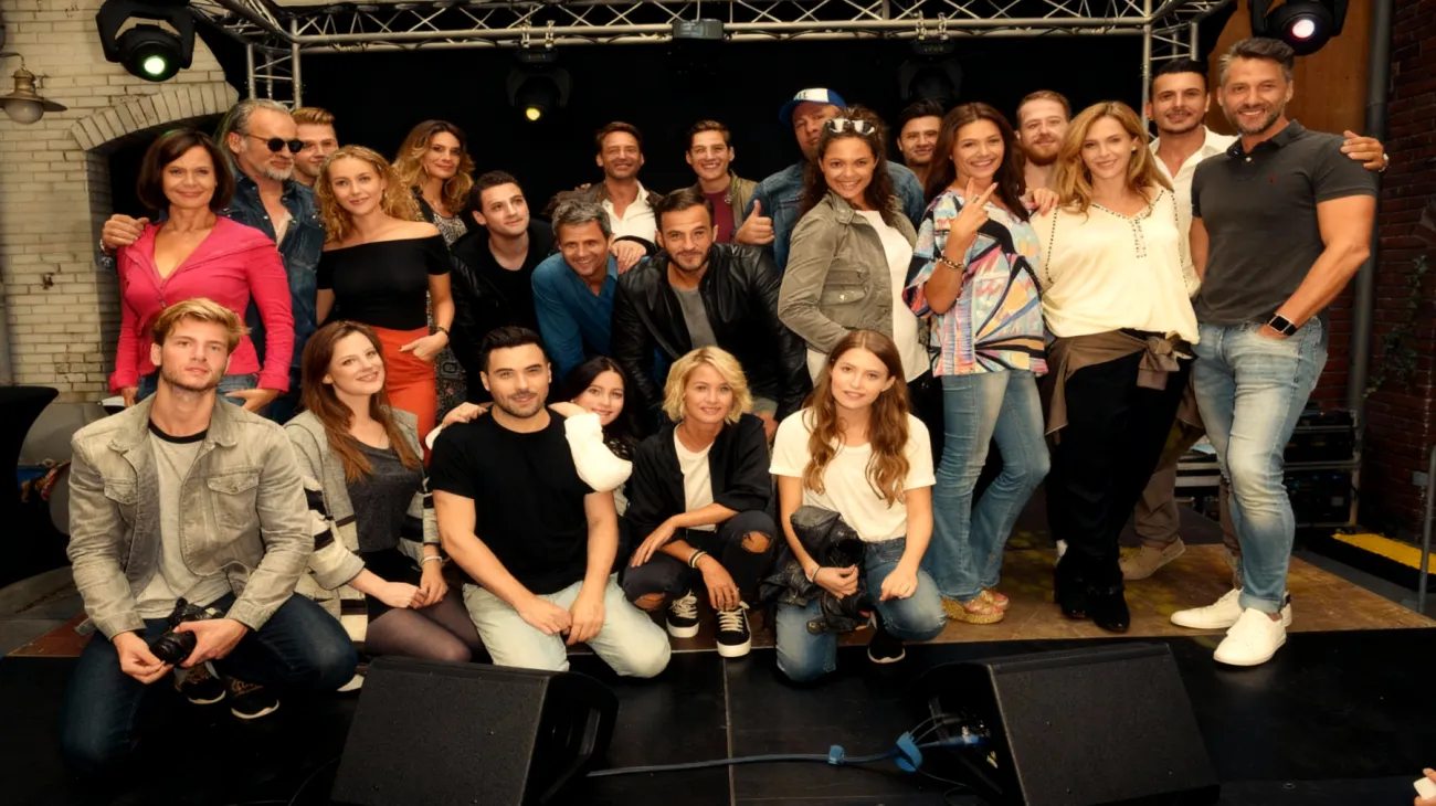 Unter uns2025-11-07T05:34:32.189Z"